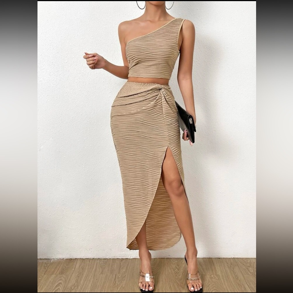 🐳 3/$20 SHEIN Privé One Shoulder Crop Top & Twist Front Split Thigh Skirt